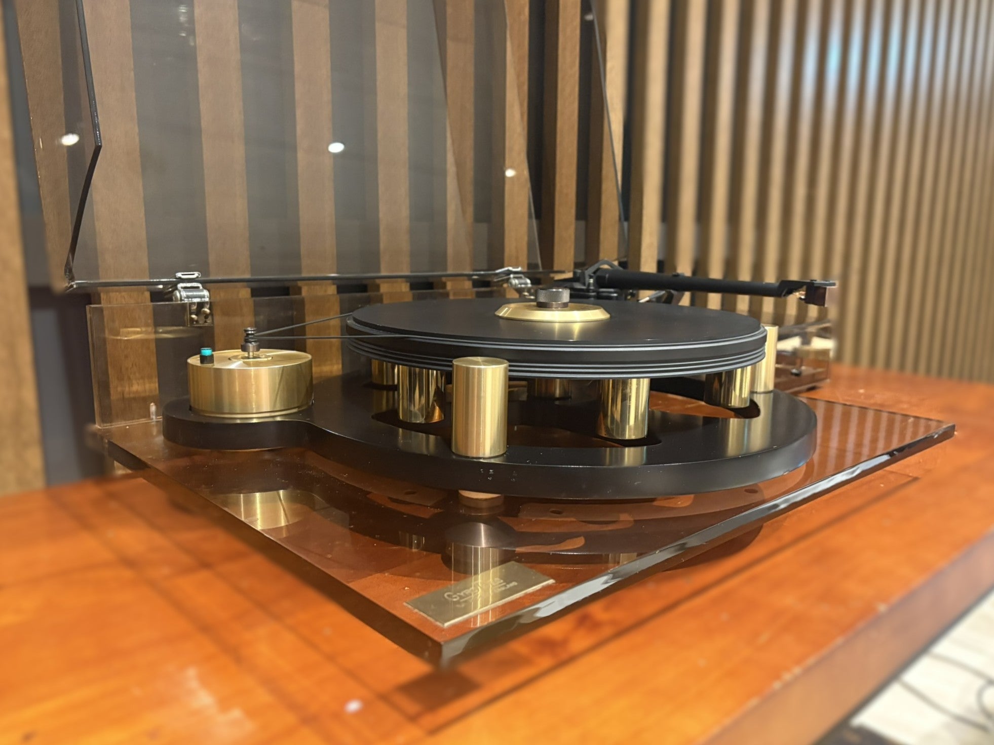 Michell GyroDec Turntable w Gyropower QC Power Supply and SME V Tonearm - Consignment