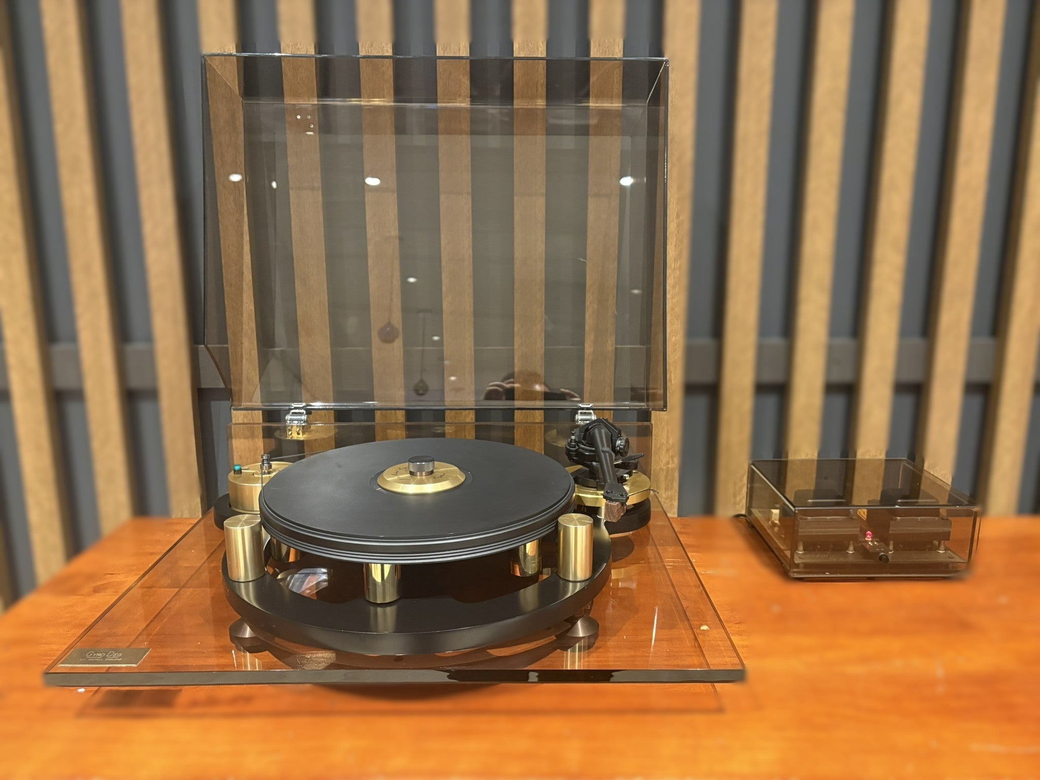Michell GyroDec Turntable w Gyropower QC Power Supply and SME V Tonearm - Consignment