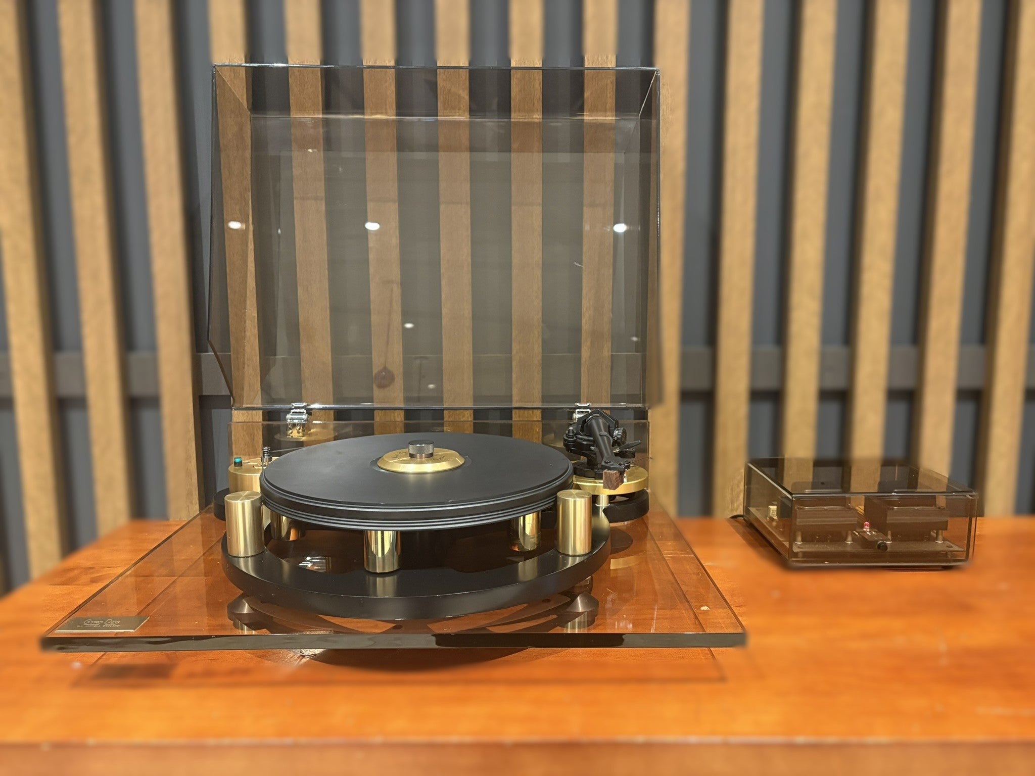 Michell GyroDec Turntable w Gyropower QC Power Supply and SME V Tonearm - Consignment