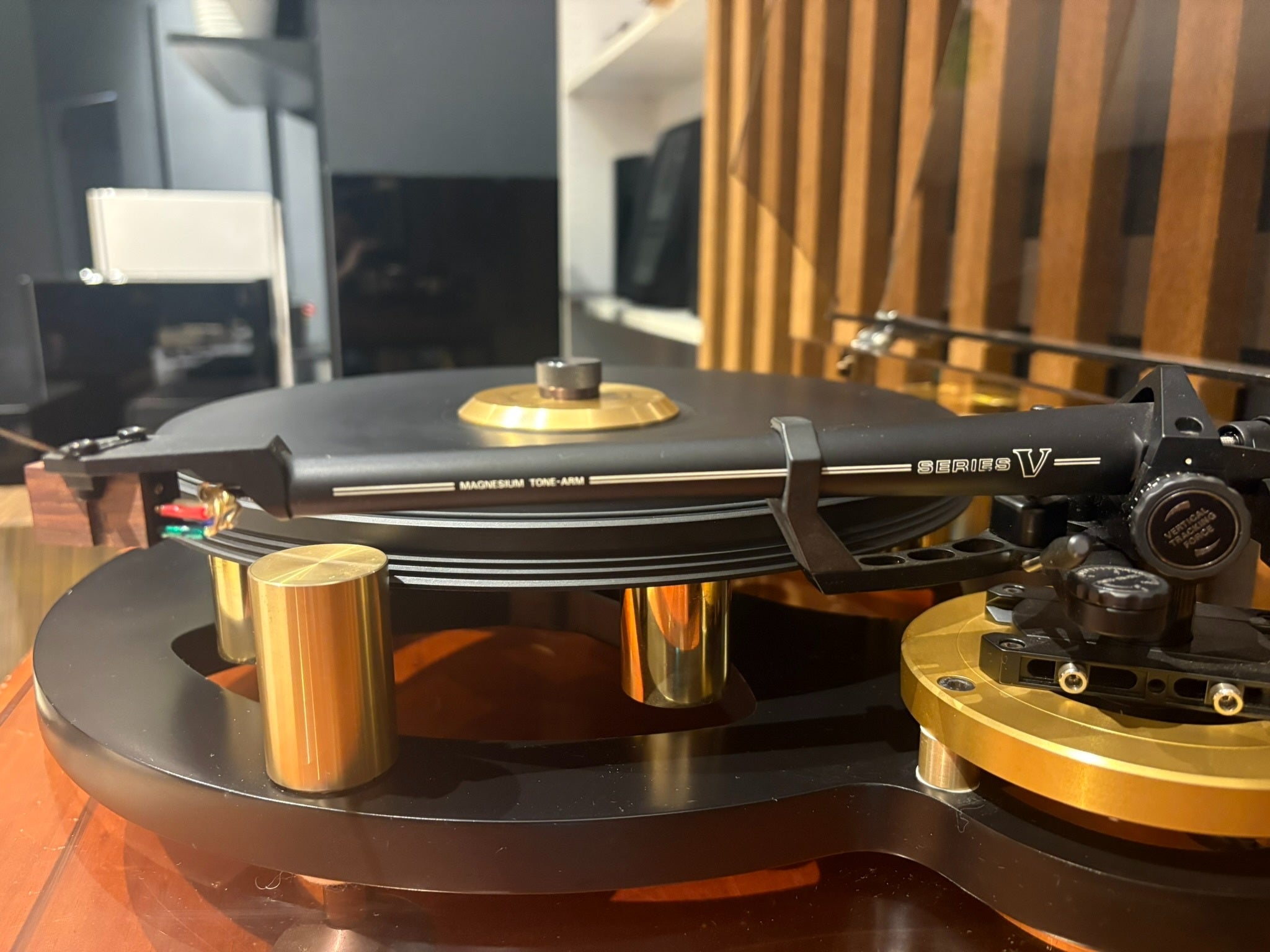 Michell GyroDec Turntable w Gyropower QC Power Supply and SME V Tonearm - Consignment