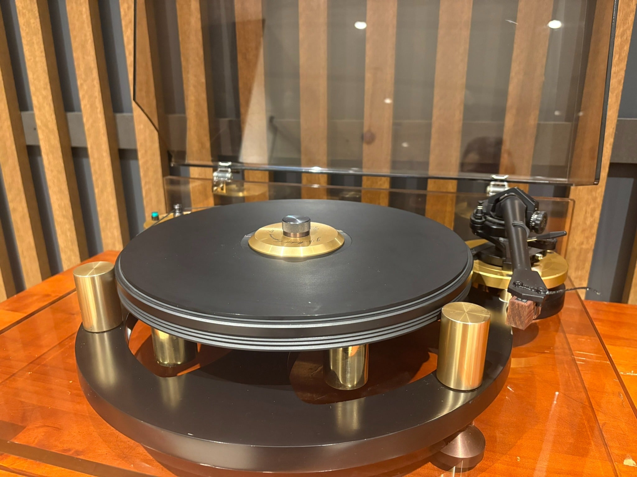 Michell GyroDec Turntable w Gyropower QC Power Supply and SME V Tonearm - Consignment
