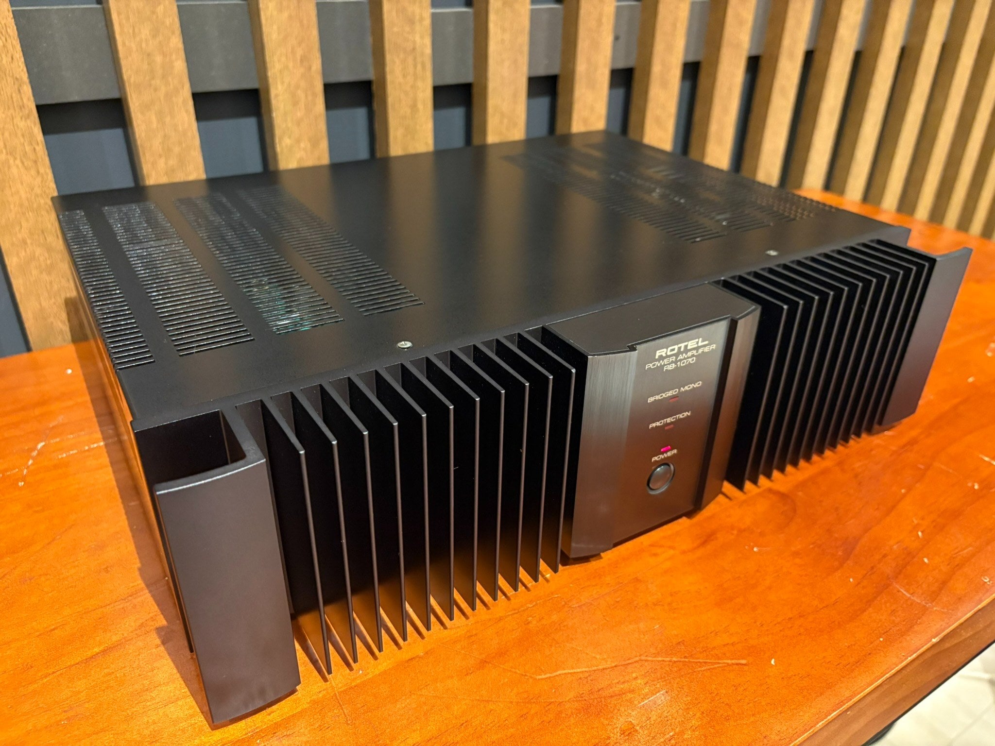 Rotel RB-1070 Stereo Power Amplifier, Black - Consignment