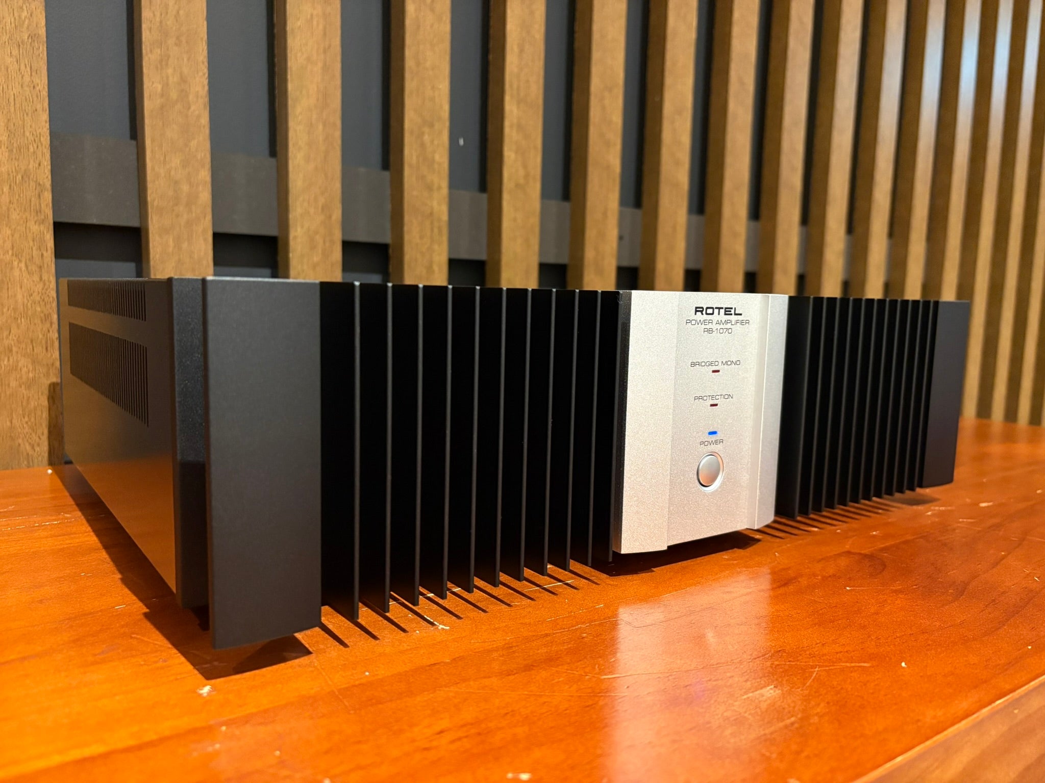 Rotel RB-1070 Stereo Power Amplifier, Silver - Consignment