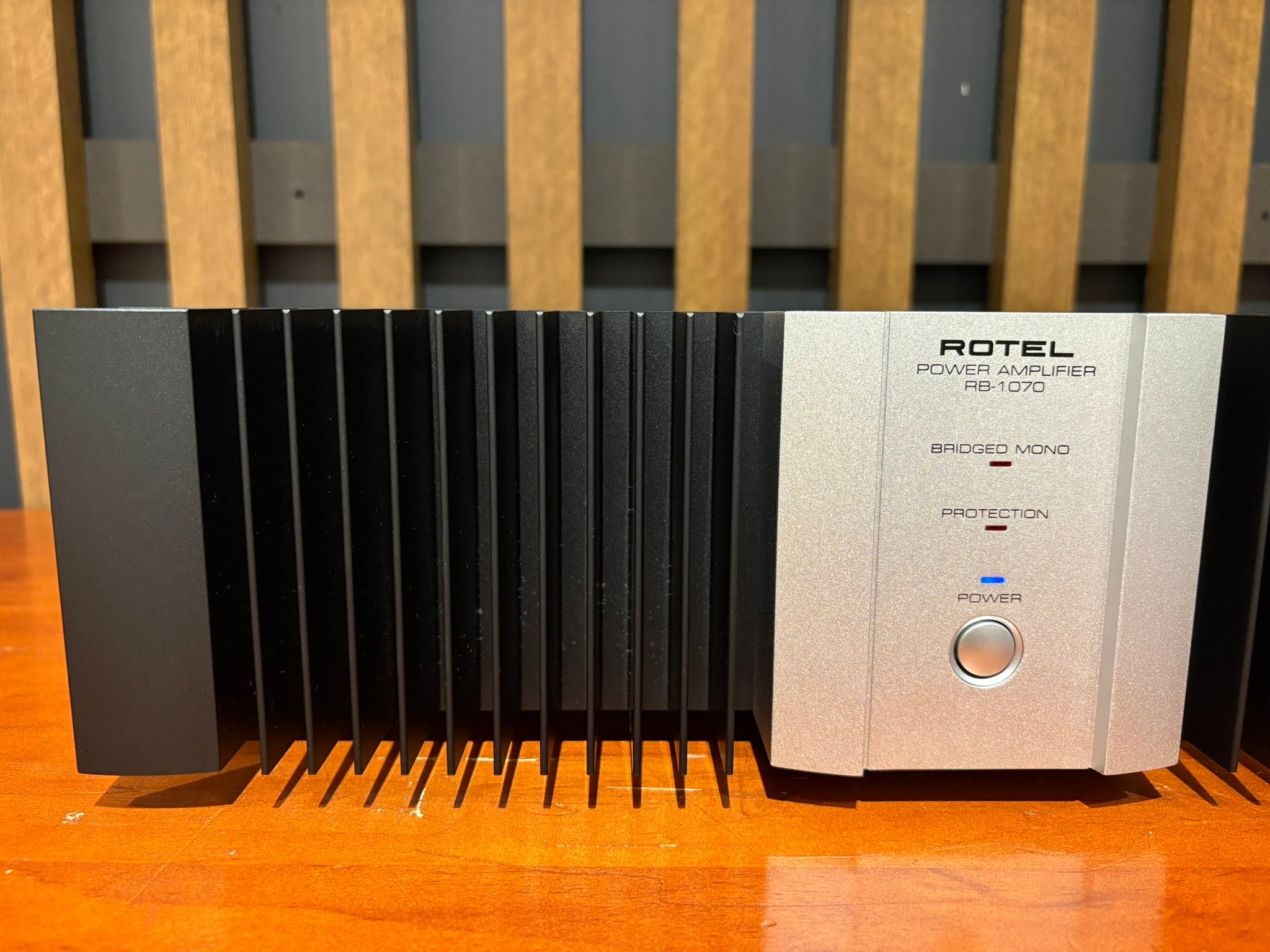 Rotel RB-1070 Stereo Power Amplifier, Silver - Consignment