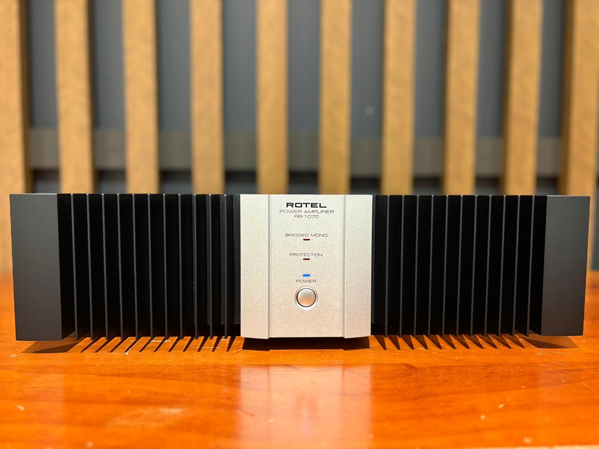 Rotel RB-1070 Stereo Power Amplifier, Silver - Consignment