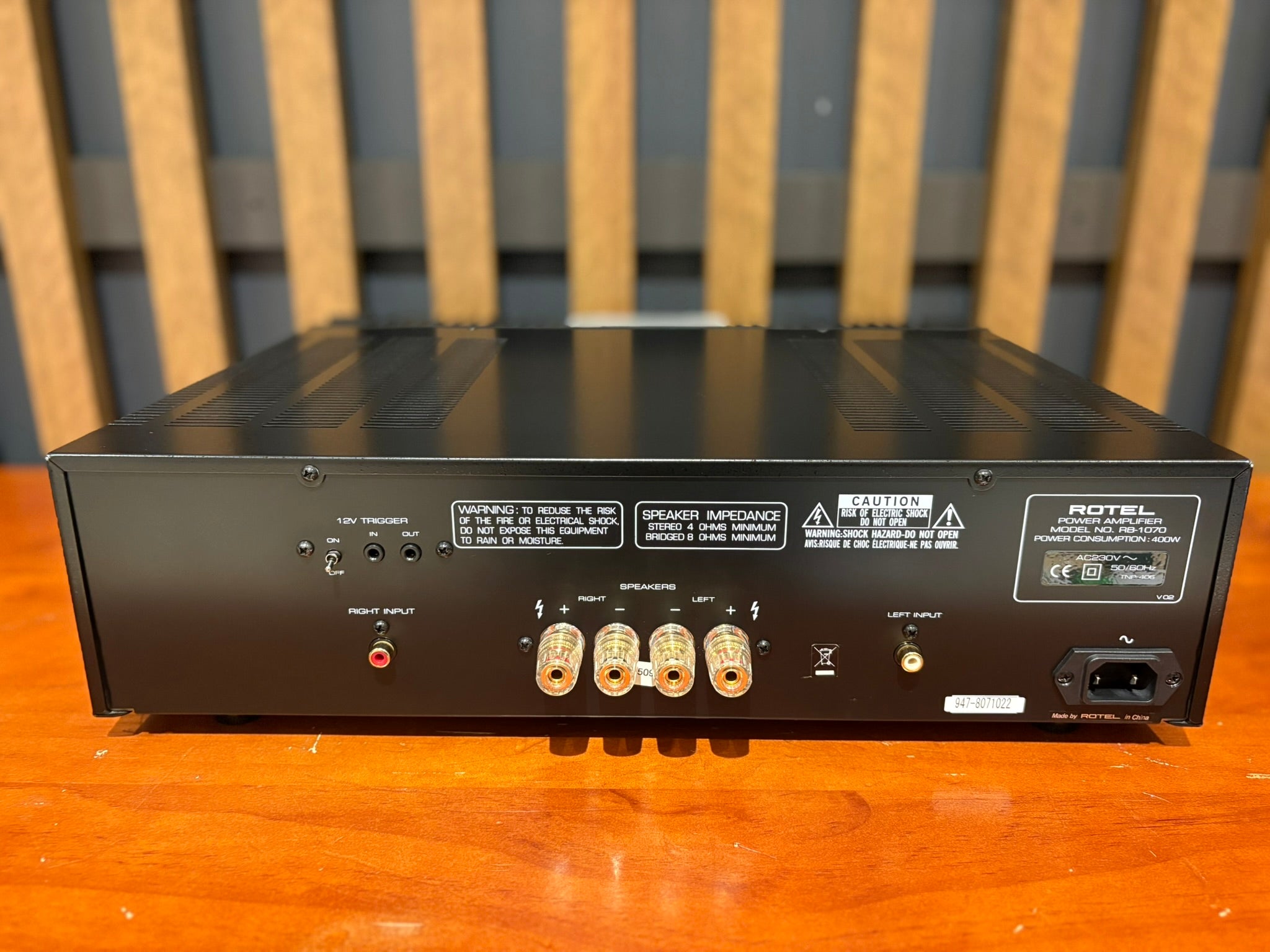 Rotel RB-1070 Stereo Power Amplifier, Silver - Consignment