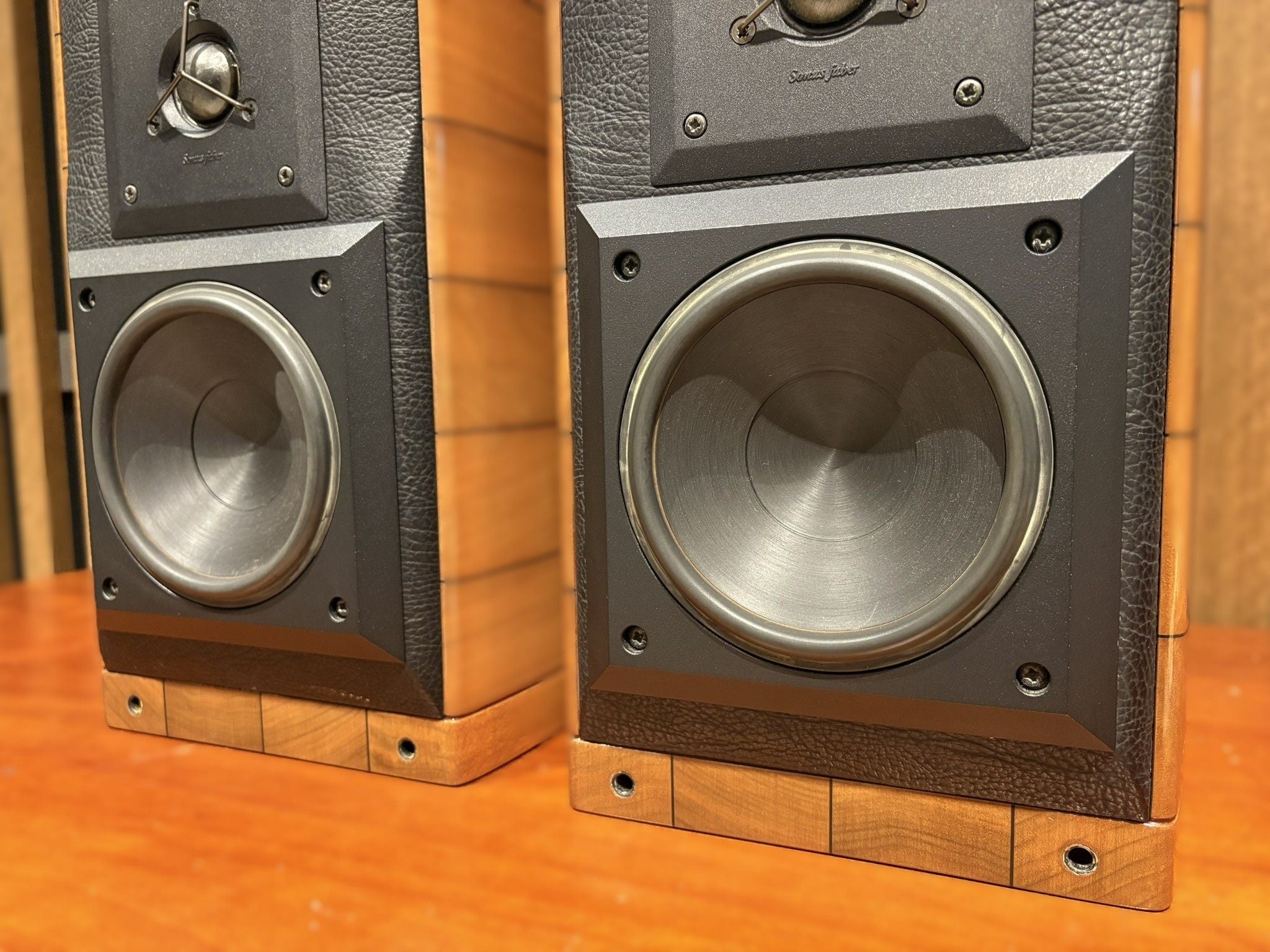 Sonus Faber Guarneri Homage Bookshelf Speakers - Consignment
