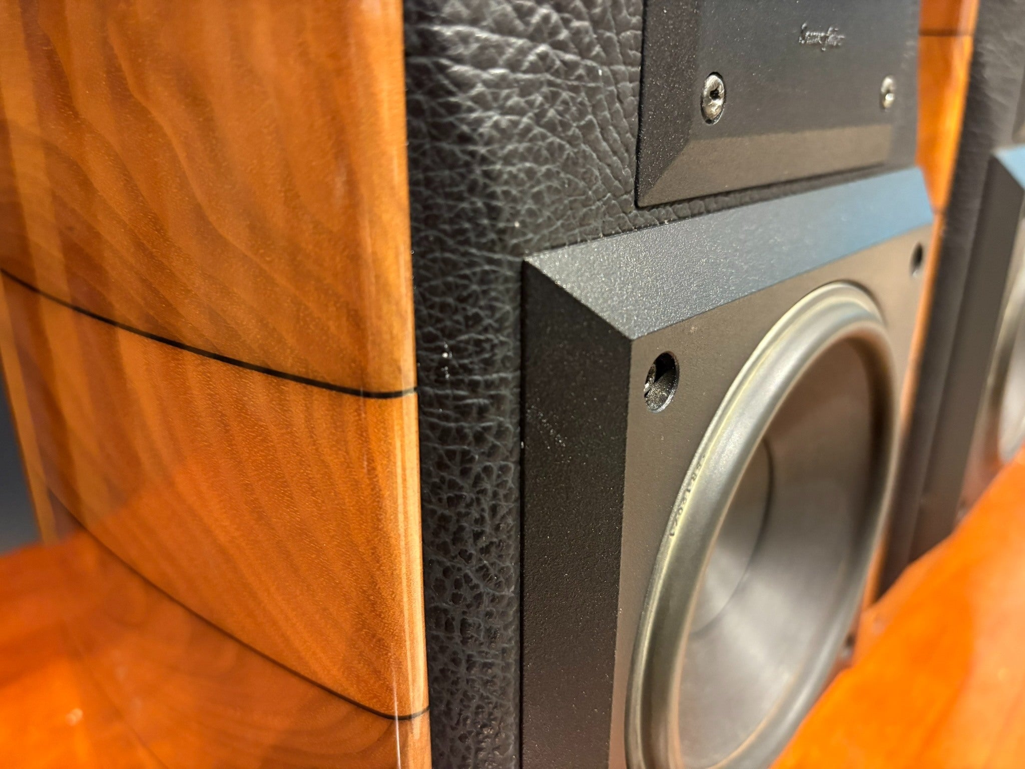 Sonus Faber Guarneri Homage Bookshelf Speakers - Consignment