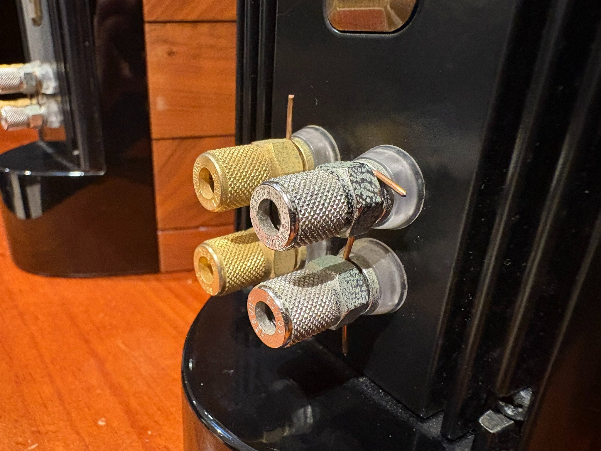 Sonus Faber Guarneri Homage Bookshelf Speakers - Consignment