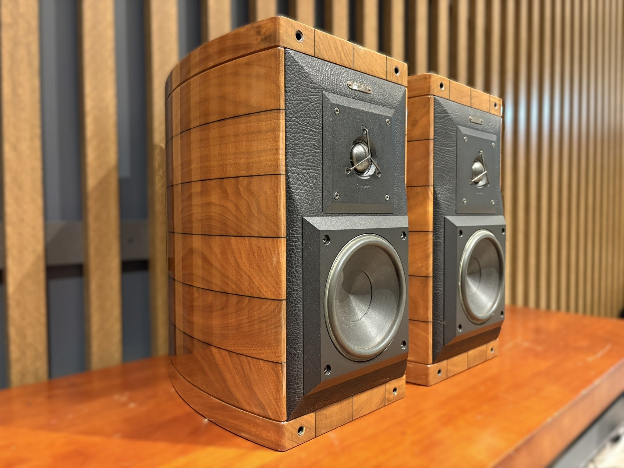 Sonus Faber Guarneri Homage Bookshelf Speakers - Consignment