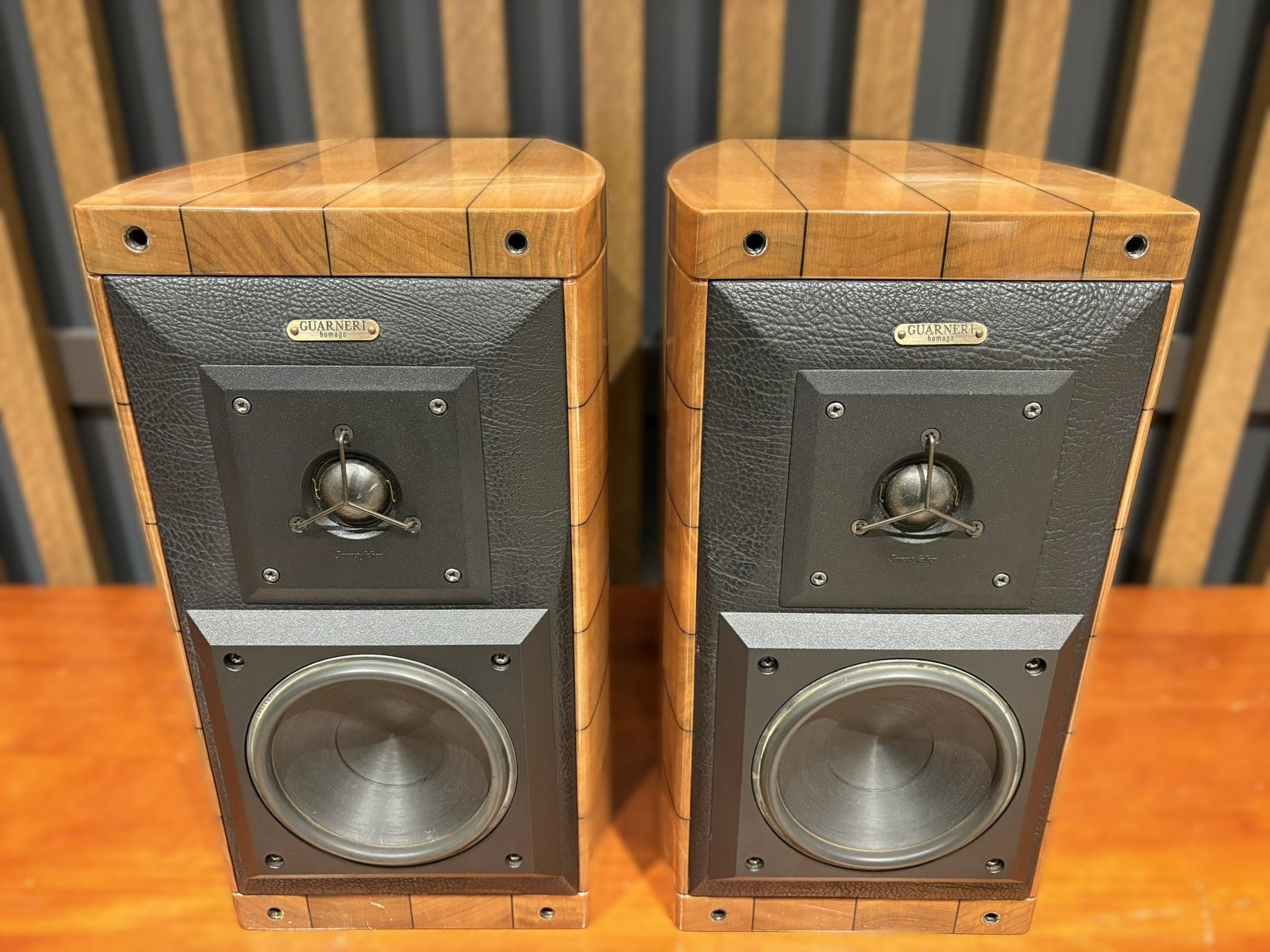 Sonus Faber Guarneri Homage Bookshelf Speakers - Consignment