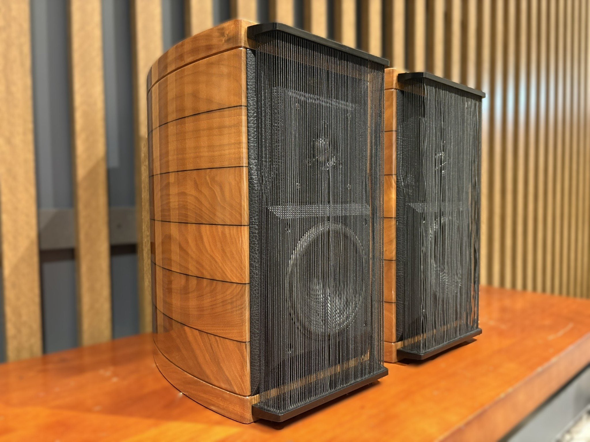Sonus Faber Guarneri Homage Bookshelf Speakers - Consignment