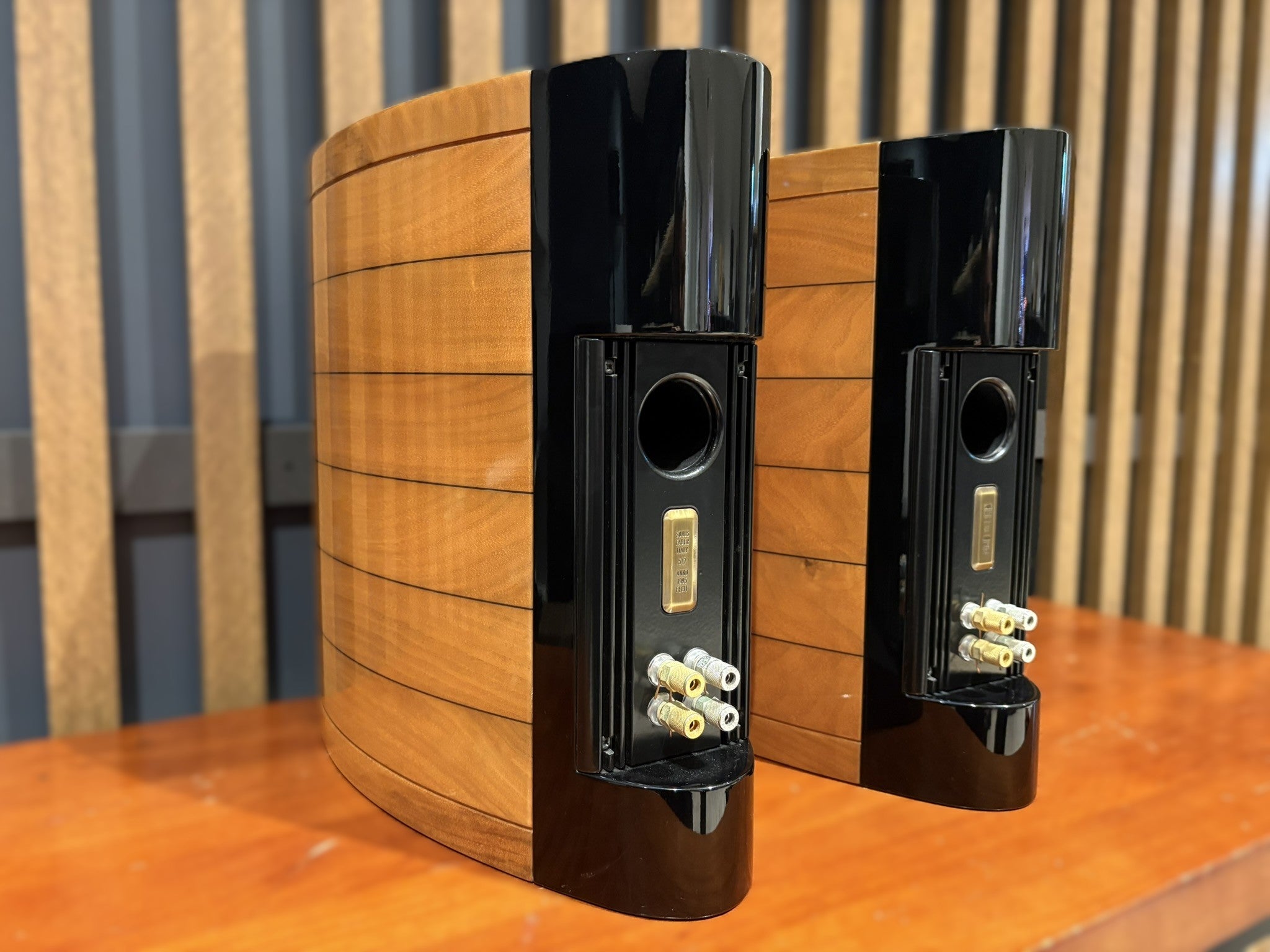 Sonus Faber Guarneri Homage Bookshelf Speakers - Consignment