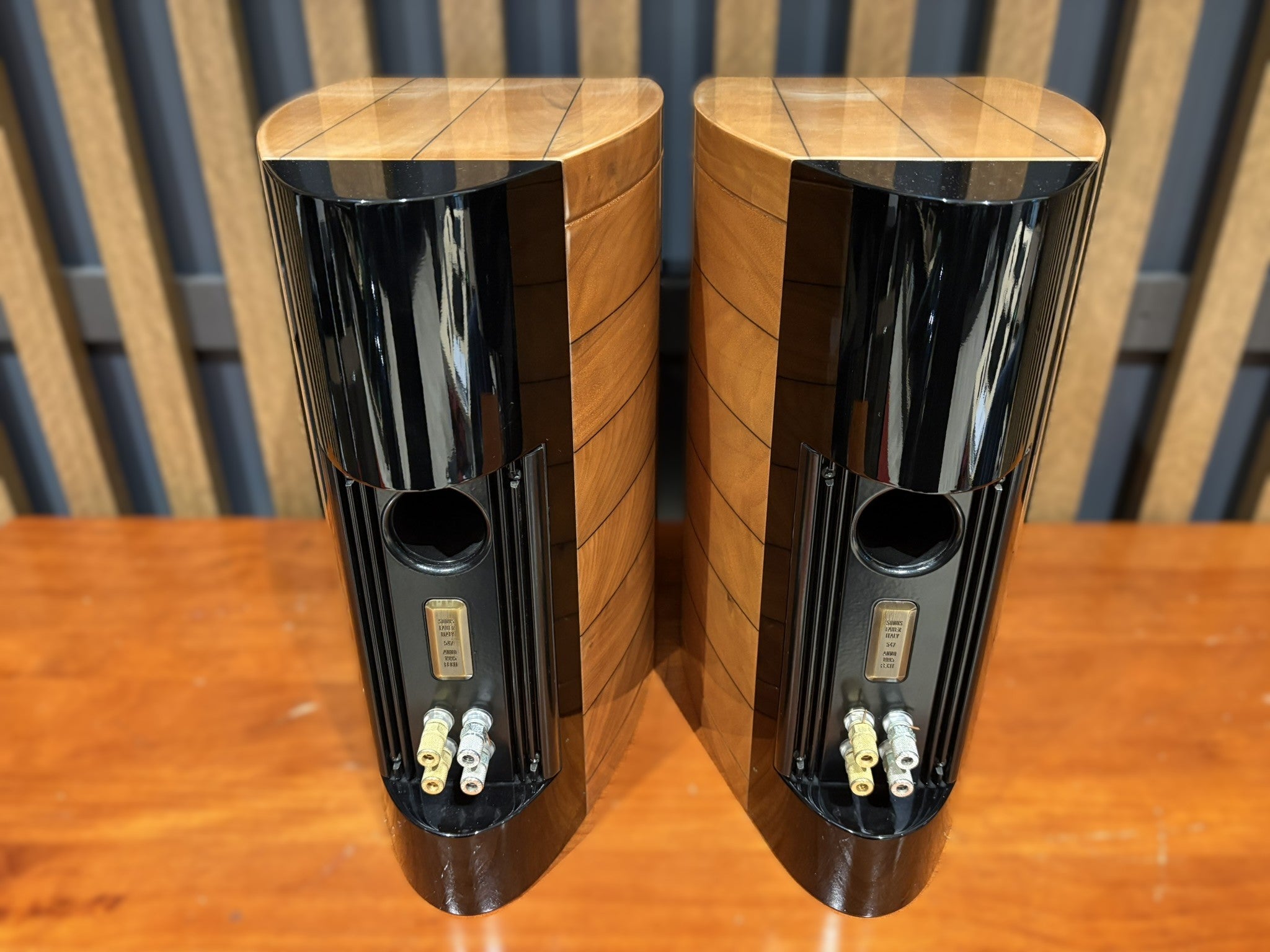 Sonus Faber Guarneri Homage Bookshelf Speakers - Consignment