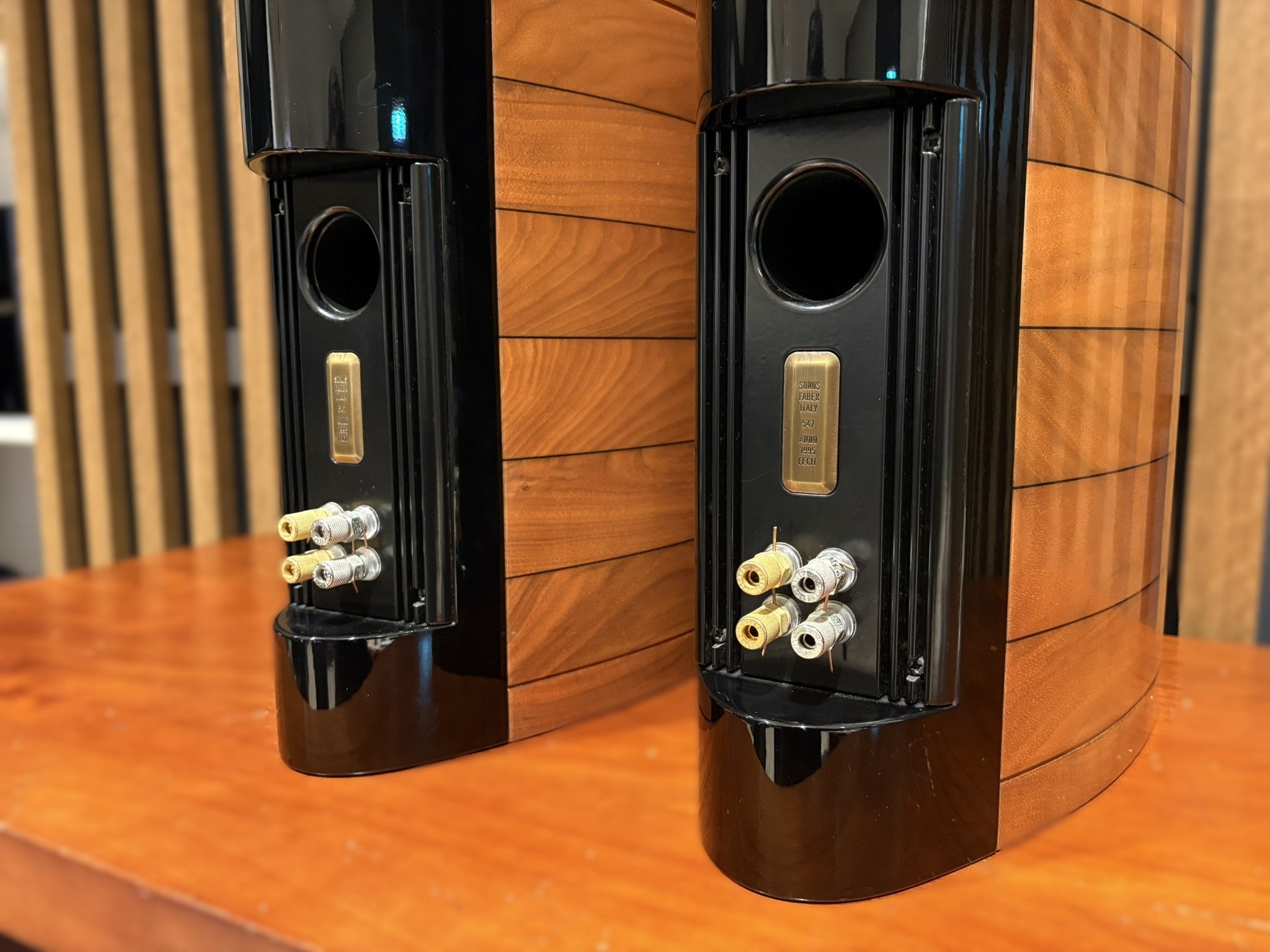 Sonus Faber Guarneri Homage Bookshelf Speakers - Consignment