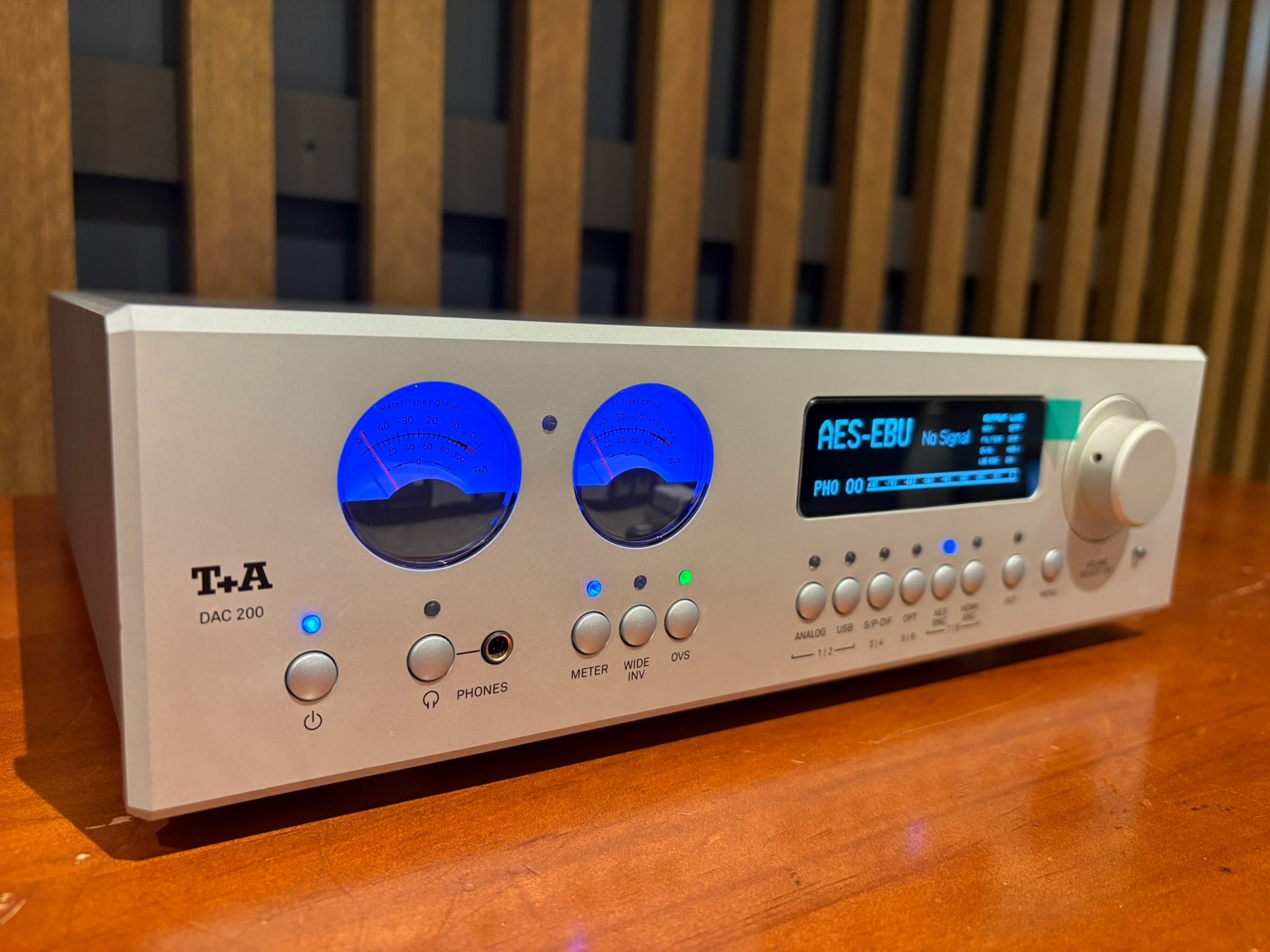 T+A DAC200 Preamplifier and DAC, Silver - As Traded