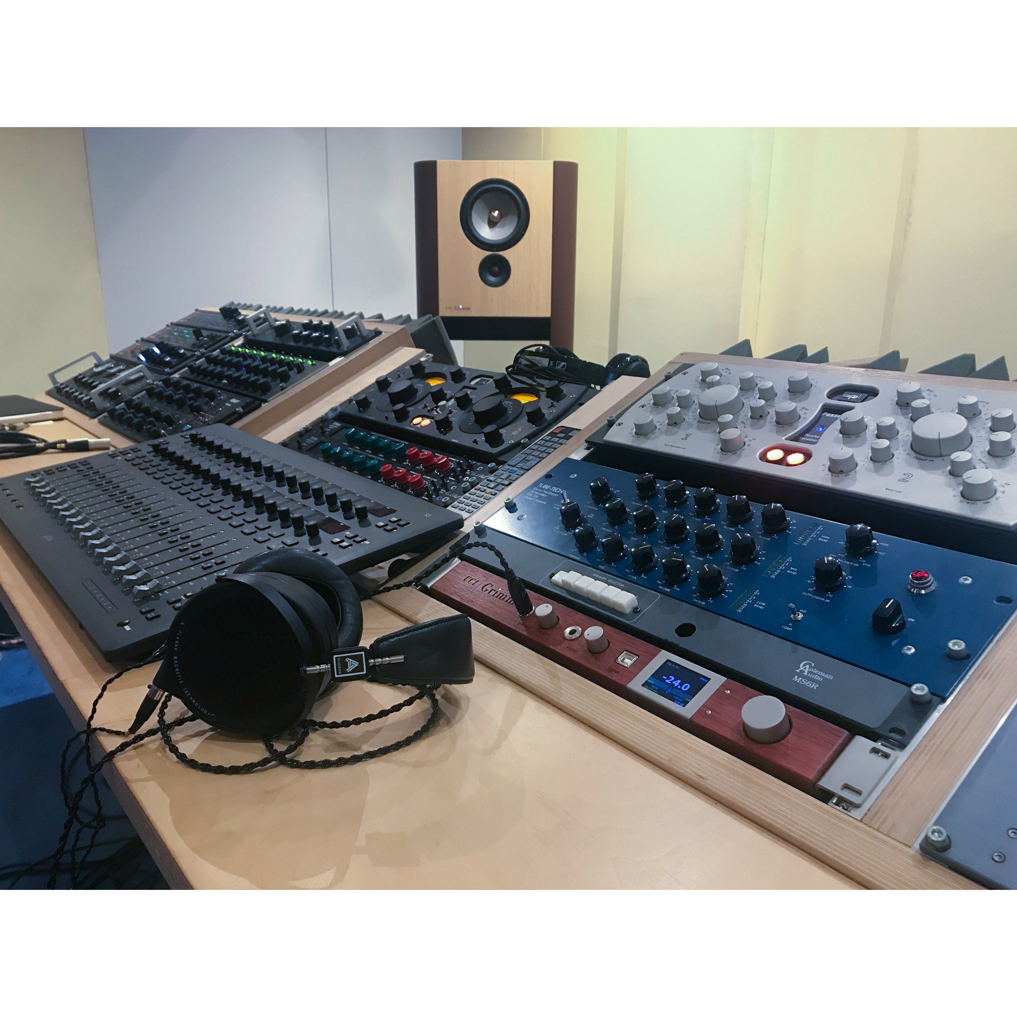 Grimm Audio UC1 Universal Converter lifestyle